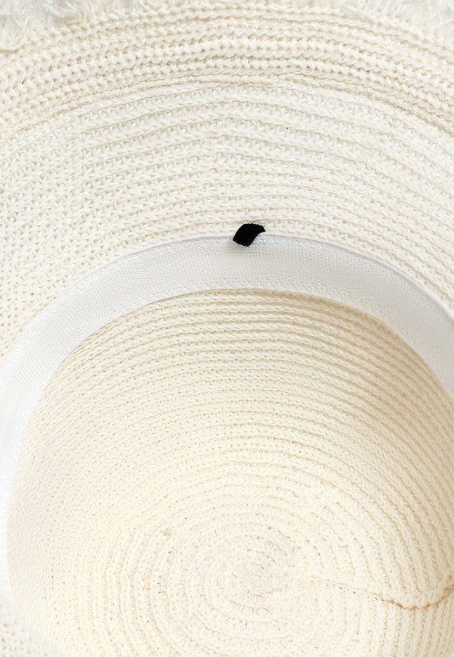 В Беларуси 600992 Шляпа кроше с бахромой, цвет молочный