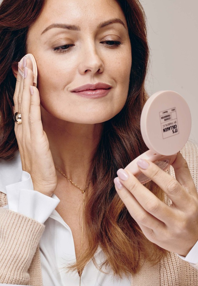 Заказать Тональная сыворотка-кушон It’s Collagen