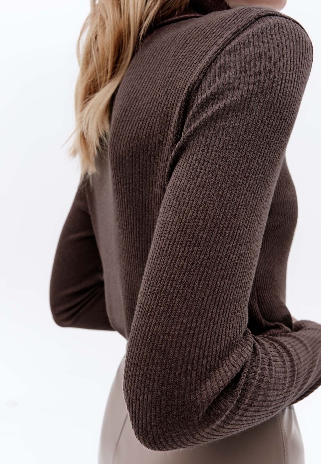 В Беларуси Водолазка из рельефного трикотажа, цвет шоколадный