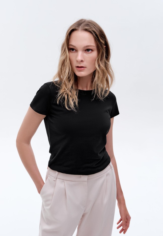 Заказать Женская футболка прилегающего силуэта, цвет черный