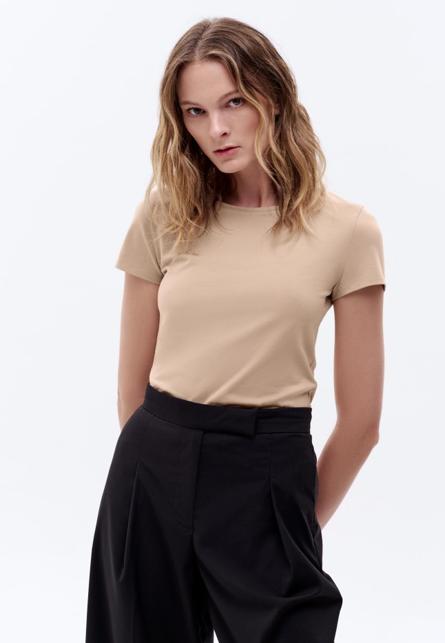 Купить Женская футболка прилегающего силуэта, цвет телесный