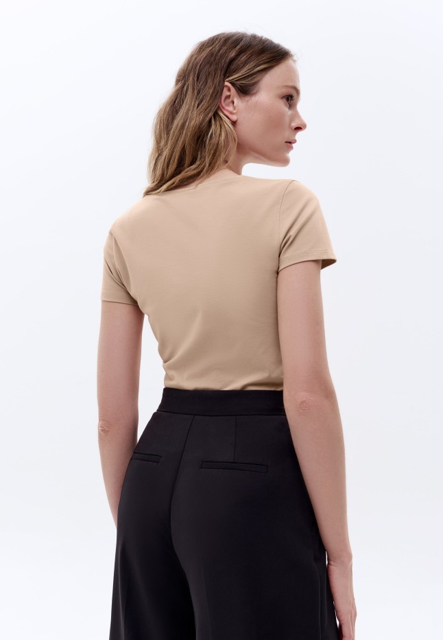 Фаберлик Женская футболка прилегающего силуэта, цвет телесный