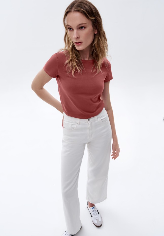 Купить Женская футболка прилегающего силуэта, цвет марсала