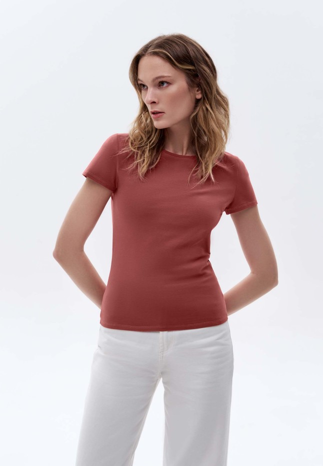 Заказать Женская футболка прилегающего силуэта, цвет марсала