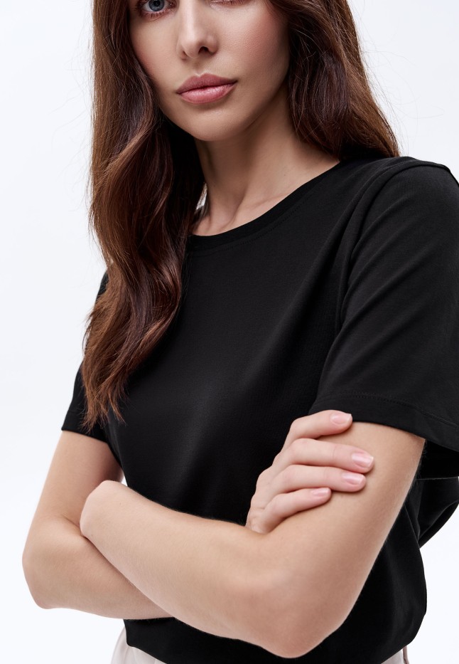 Заказать Женская футболка прямого силуэта, цвет черный