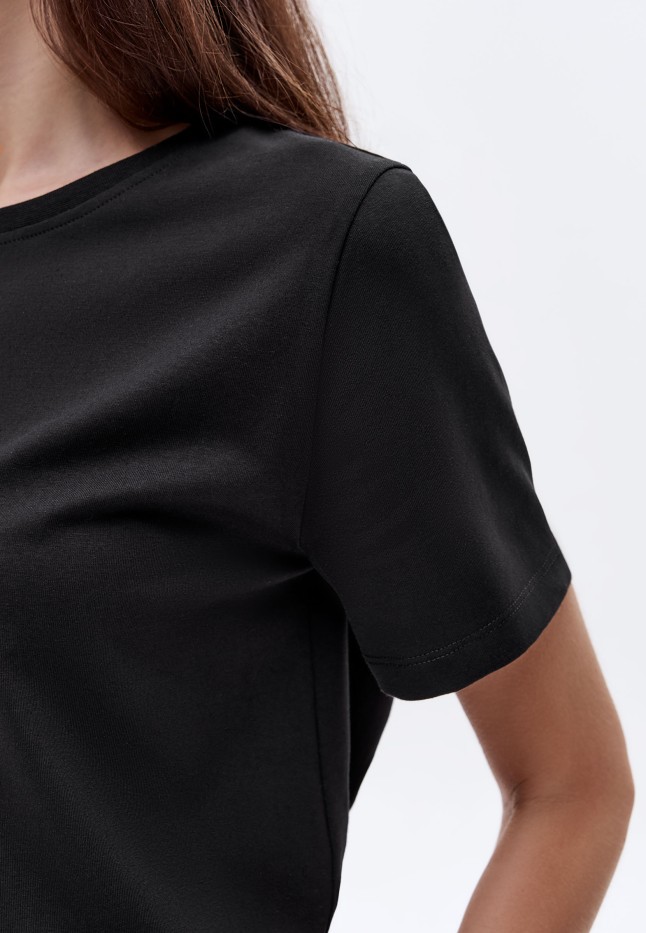 В Беларуси Женская футболка прямого силуэта, цвет черный