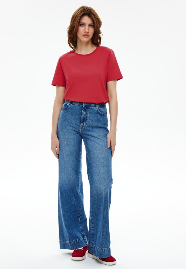 Купить Женская футболка, цвет красный