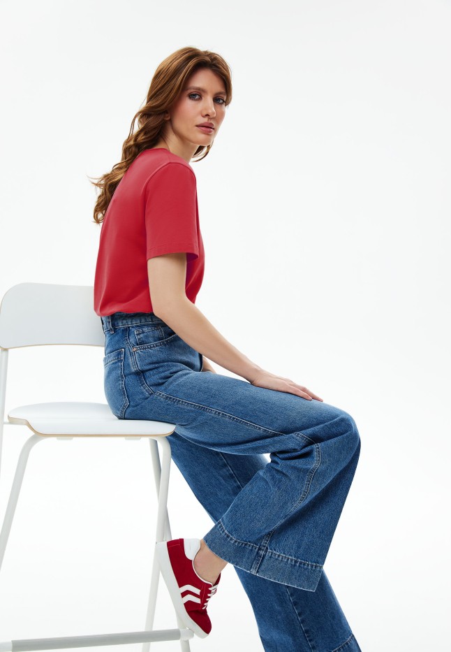 В Беларуси Женская футболка, цвет красный