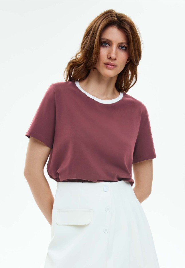 Фото Женская футболка, цвет бордовый