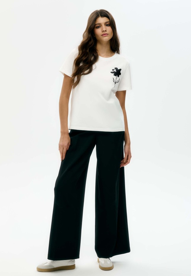 В Беларуси Женская футболка «Цветы», принт «Гербера»