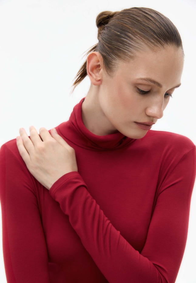 Заказать Водолазка женская, цвет гранатовый