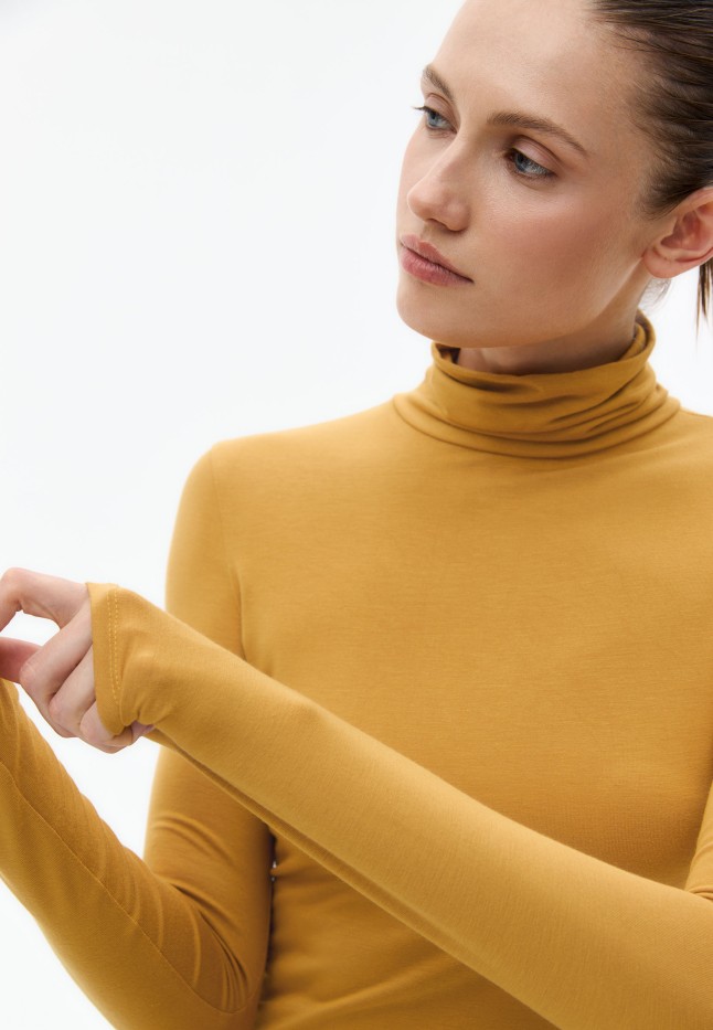 Заказать Водолазка женская, цвет медовый