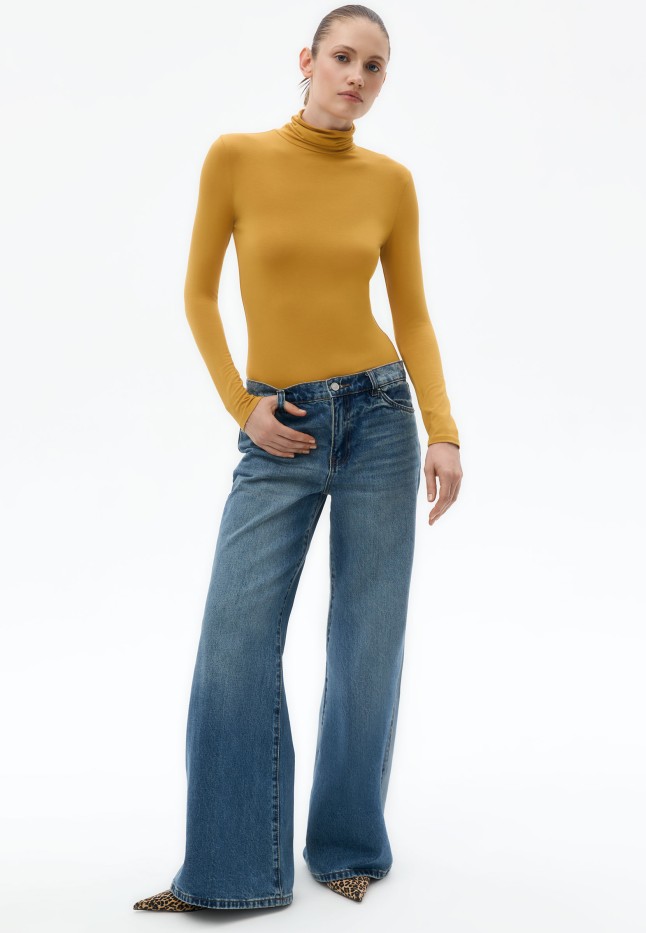 В Беларуси Водолазка женская, цвет медовый