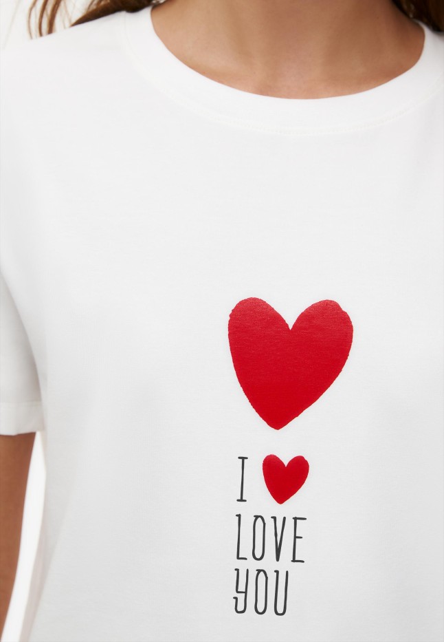 Купить Футболка с принтом «Сердечки», цвет белый, с надписью и сердечком