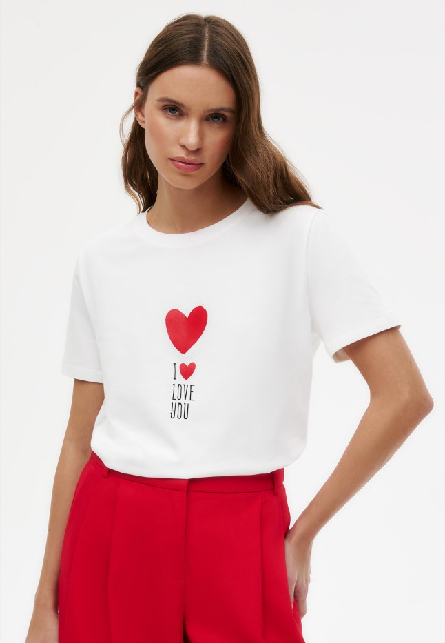 В Беларуси Футболка с принтом «Сердечки», цвет белый, с надписью и сердечком