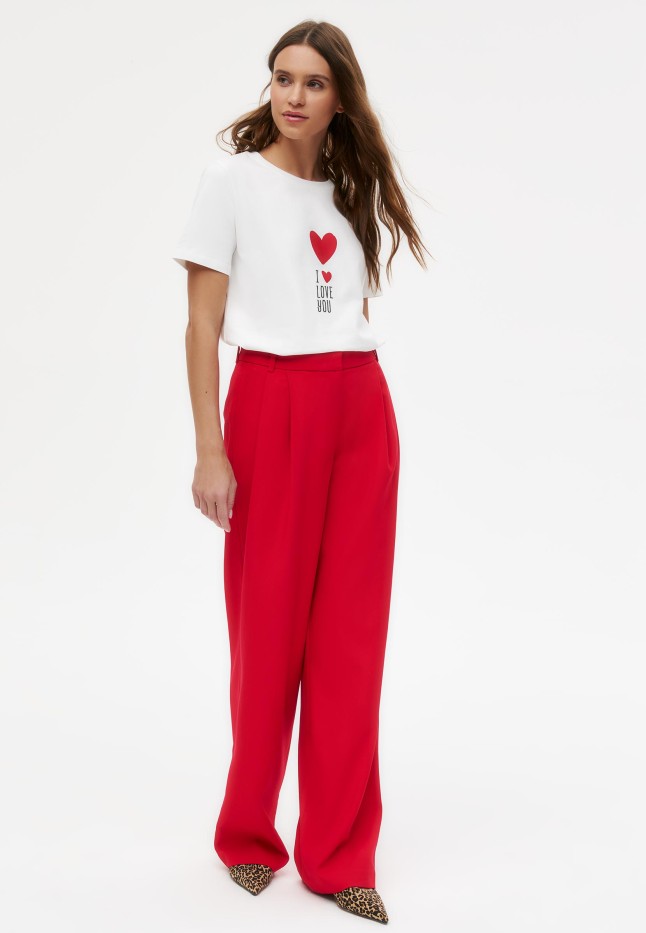 Фото Футболка с принтом «Сердечки», цвет белый, с надписью и сердечком