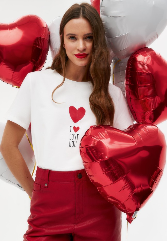 Отзывы Футболка с принтом «Сердечки», цвет белый, с надписью и сердечком