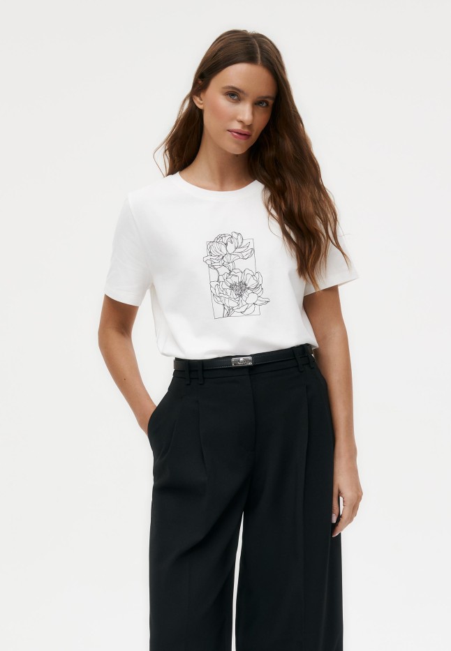 В Беларуси Футболка с цветочным принтом «Пионы»
