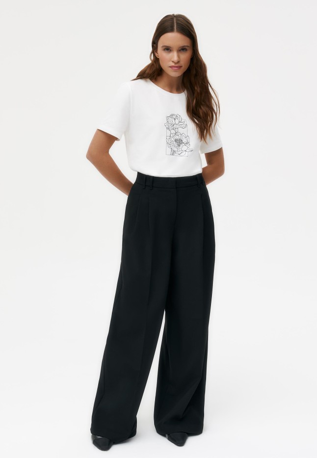 Фото Футболка с цветочным принтом «Пионы»