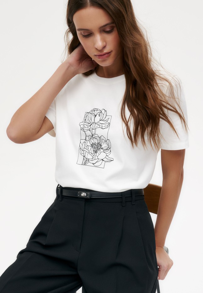 Состав Футболка с цветочным принтом «Пионы»