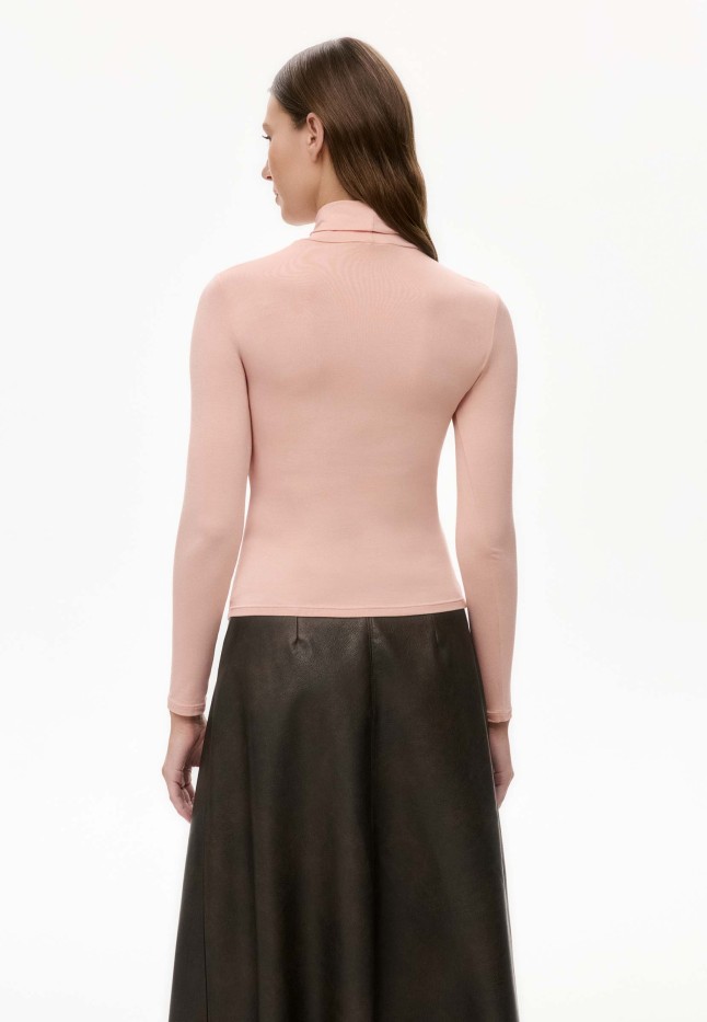 Заказать Водолазка женская, цвет нюдово-персиковый