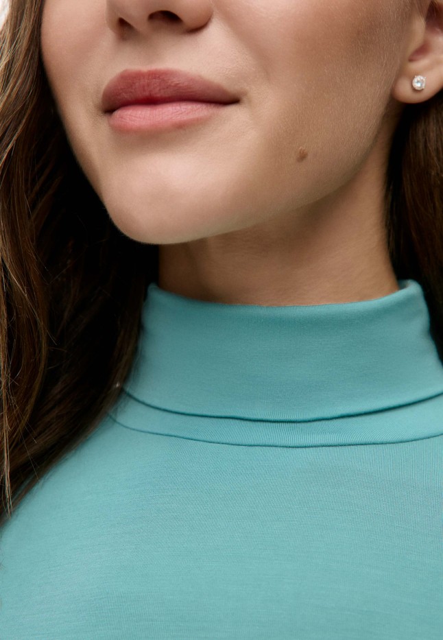 Заказать Водолазка женская, цвет мятный