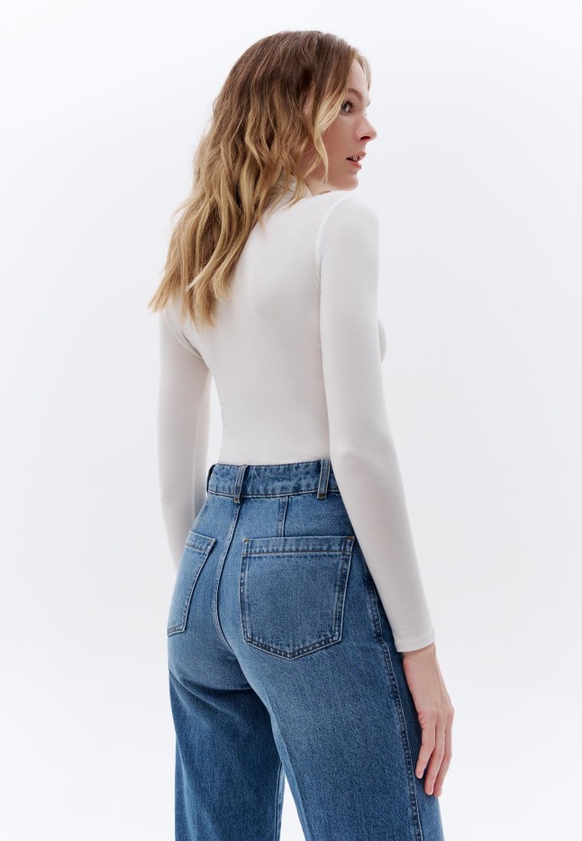 В Беларуси Водолазка, цвет молочный