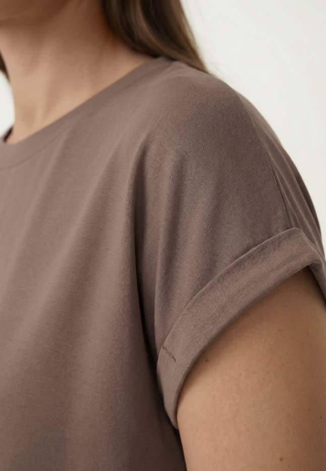 В Беларуси Футболка из вискозы, цвет мокко