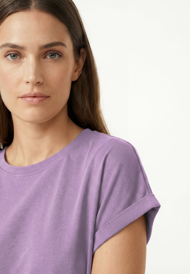 В Беларуси Футболка из вискозы, цвет лаванда
